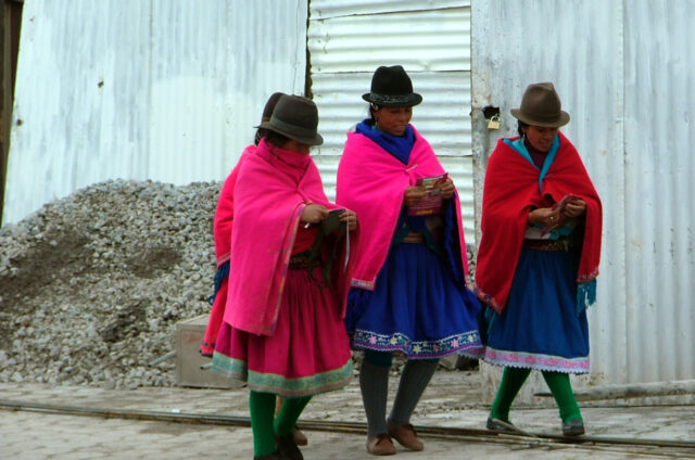 Typické oblečená ekvádorských žen, Ekvádor