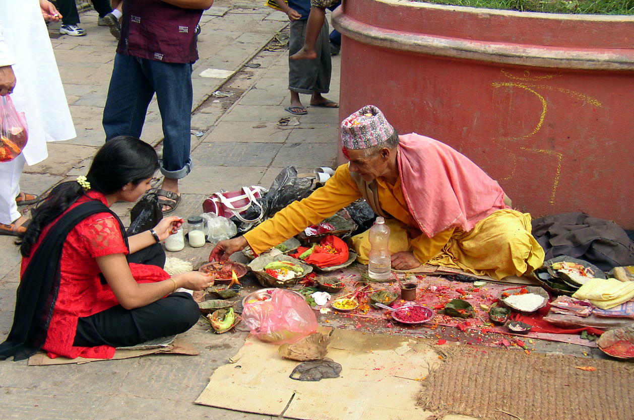 V hinduistickém chrámu, Patan, Káthmándú