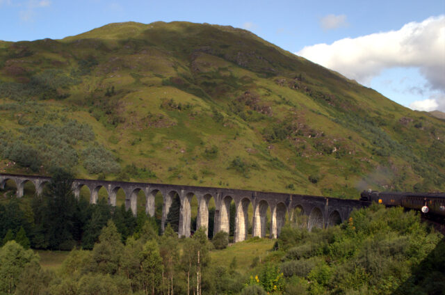 Vlakem Harryho Pottera, Glenfinnanský viadukt, Skotsko