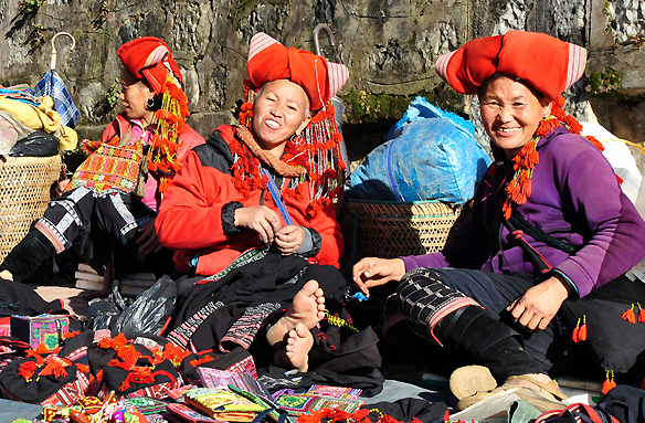 Ženy horského kmene Red Dzao, Vietnam