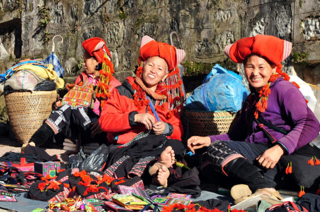 Ženy horského kmene Red Dzao, Vietnam