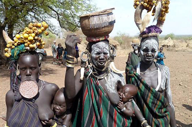 Ženy kmene Mursi, Etiopie