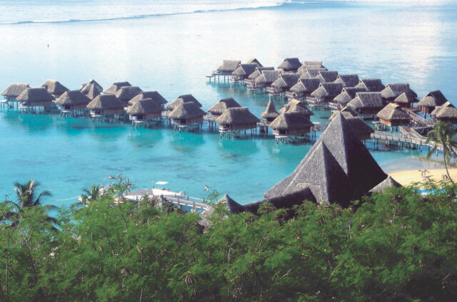 Moorea, bungalovy nad vodou, Návětrné ostrovy, Francouzská Polynésie